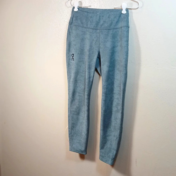 On Running Women's 7/8 Running Tights size XS or Small - Picture 4 of 14